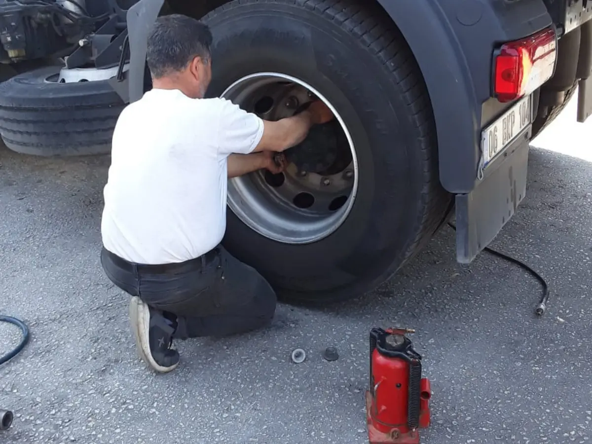 Sarıyer Oto Lastikçi